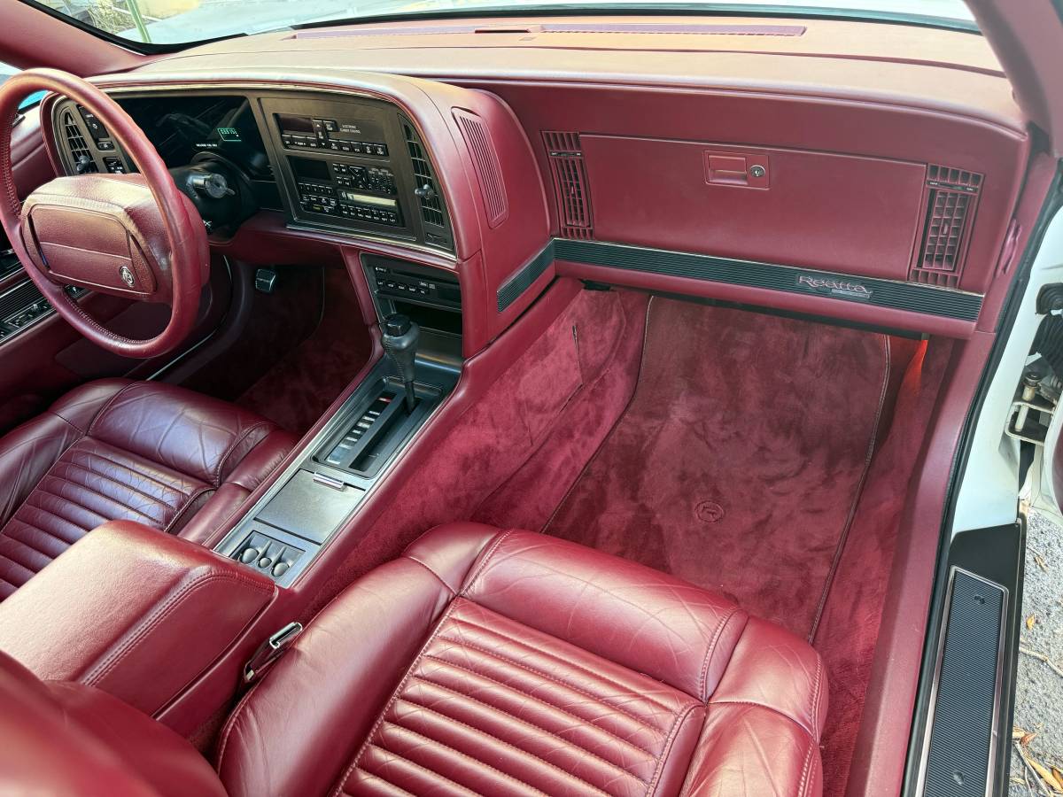 Buick-reatta-convertible-1990-white-19
