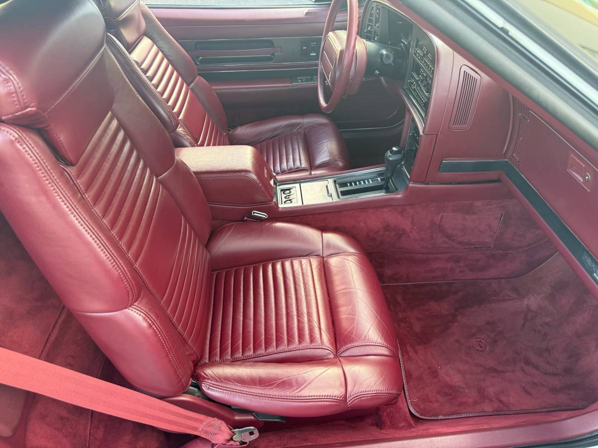 Buick-reatta-convertible-1990-white-20