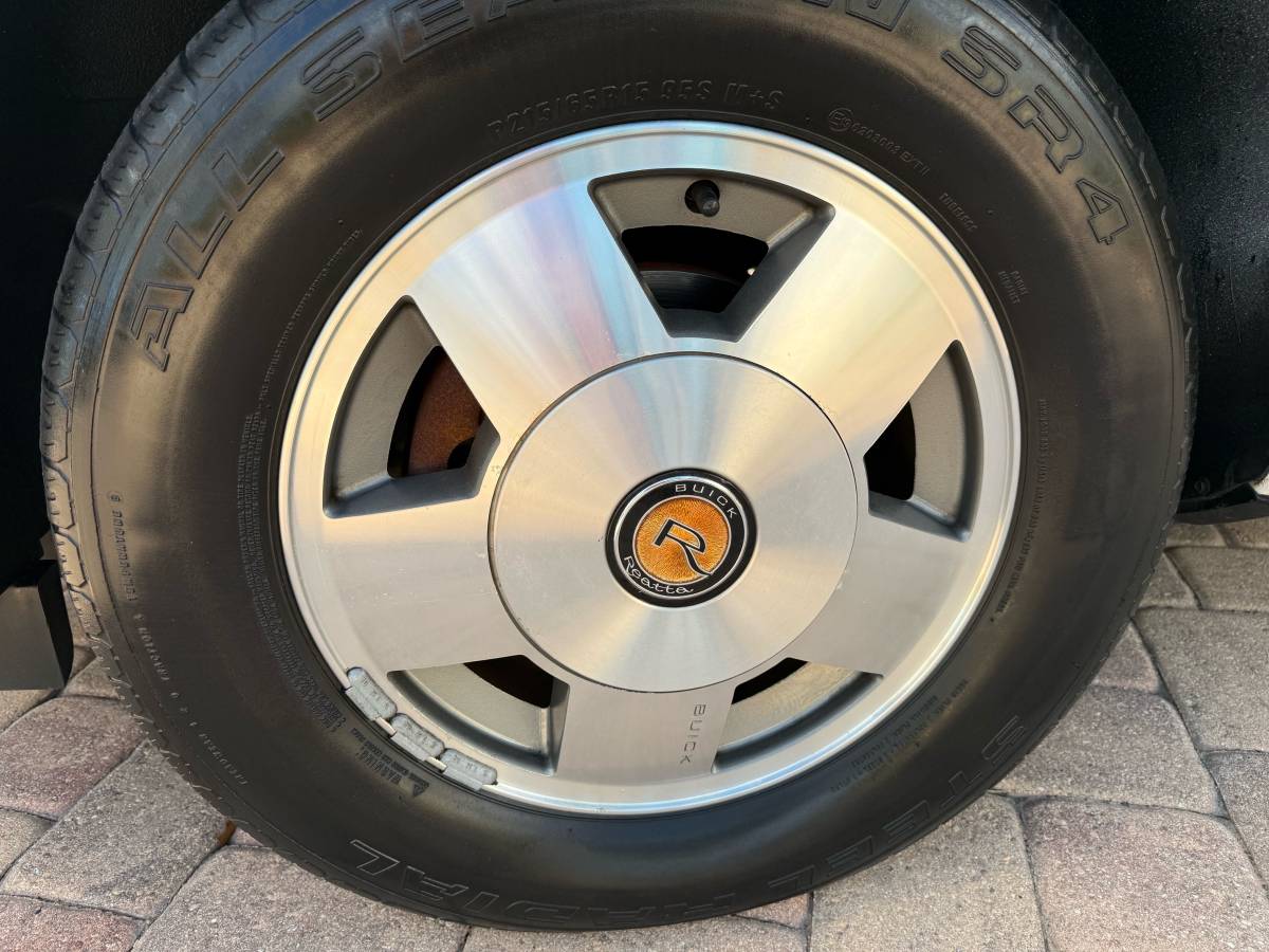 Buick-reatta-convertible-1990-white-4