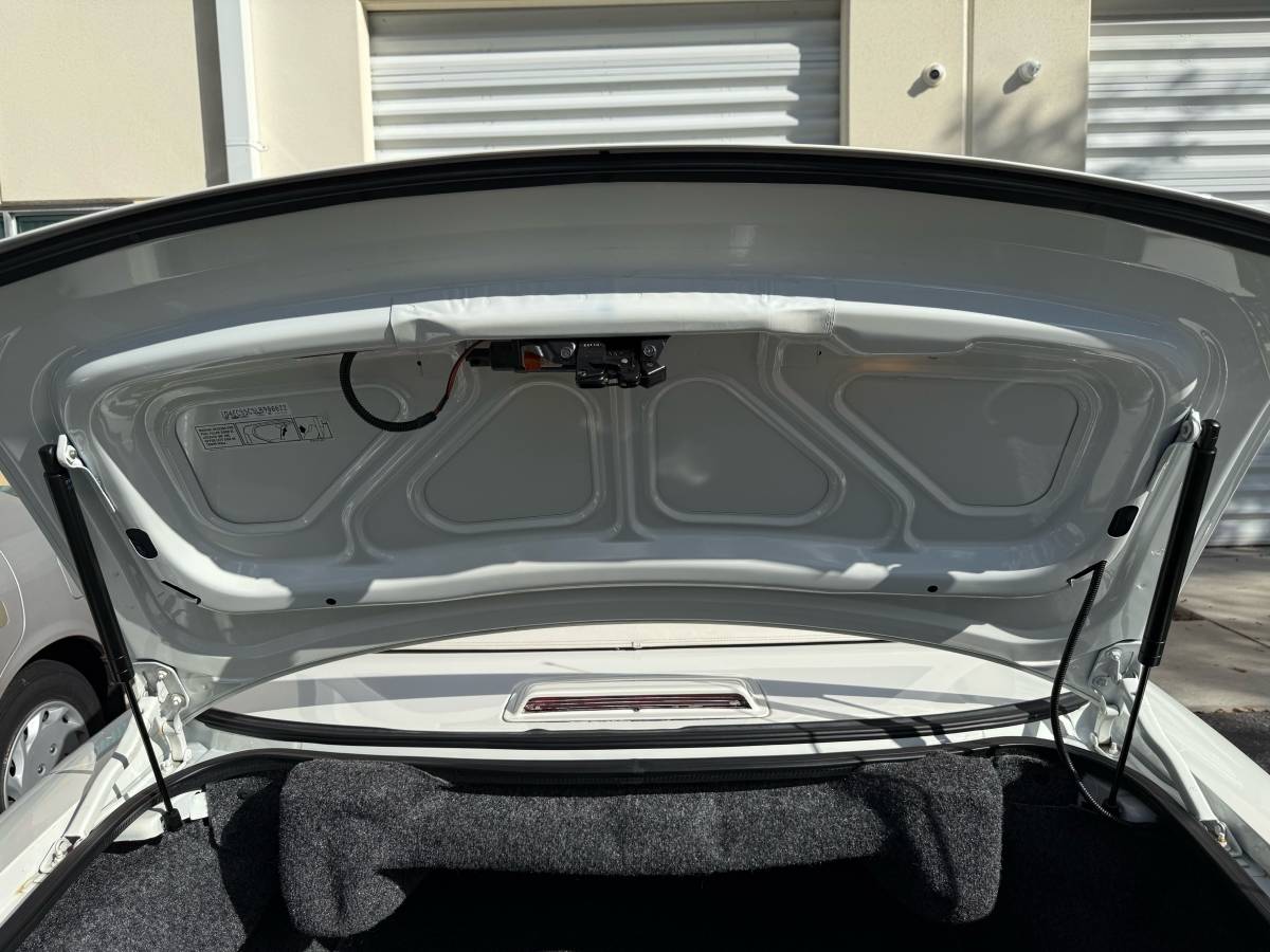 Buick-reatta-convertible-1990-white-9