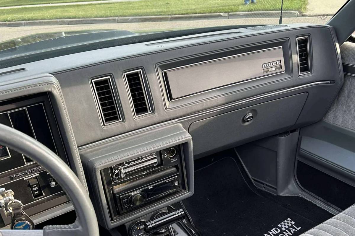 Buick-regal-1987-black-7