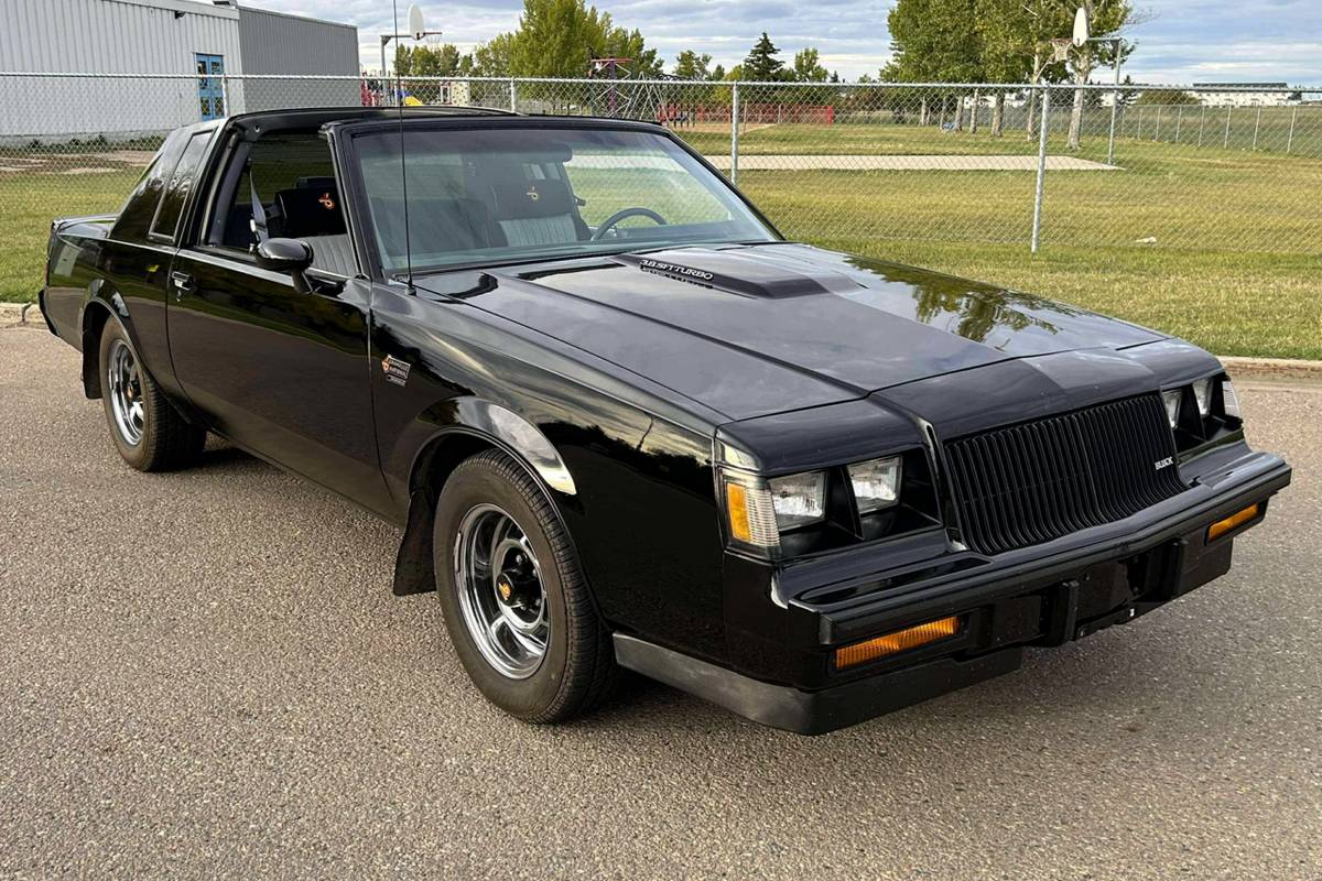 Buick-regal-1987-black