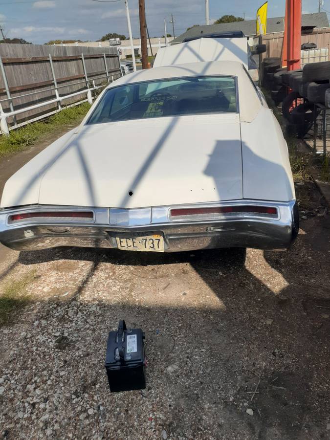 Buick-riviera-1968-white-1