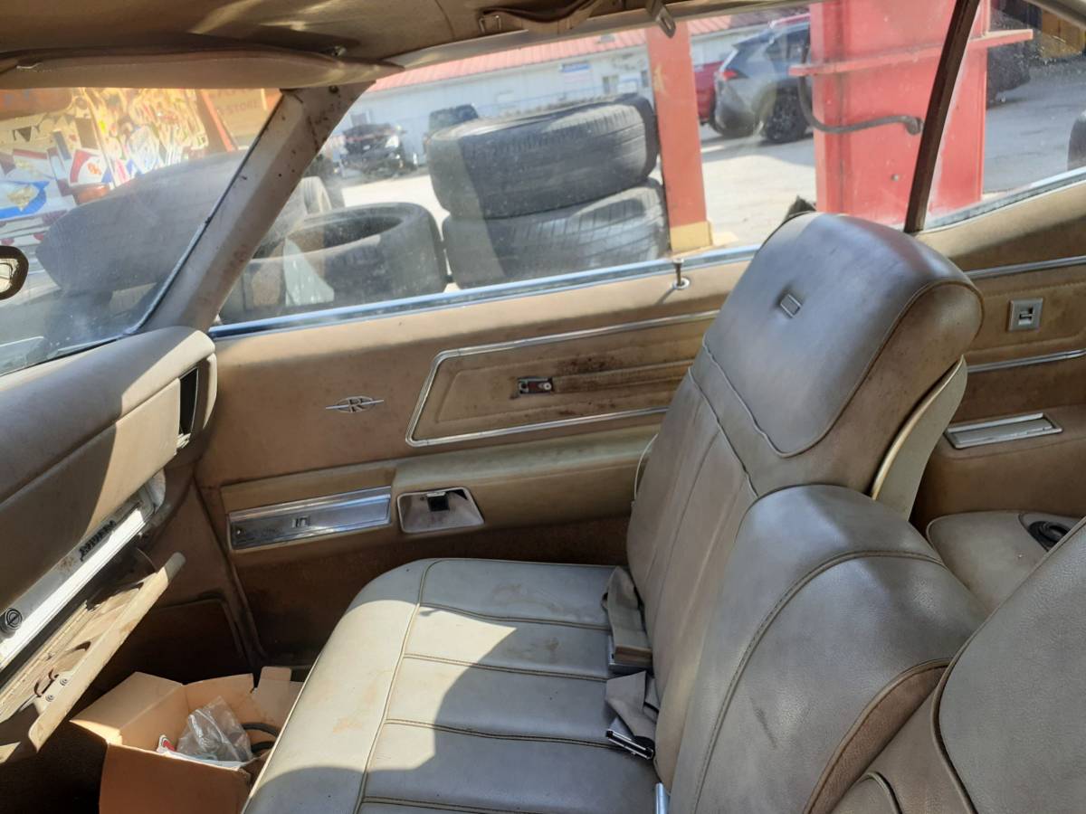 Buick-riviera-1968-white-10