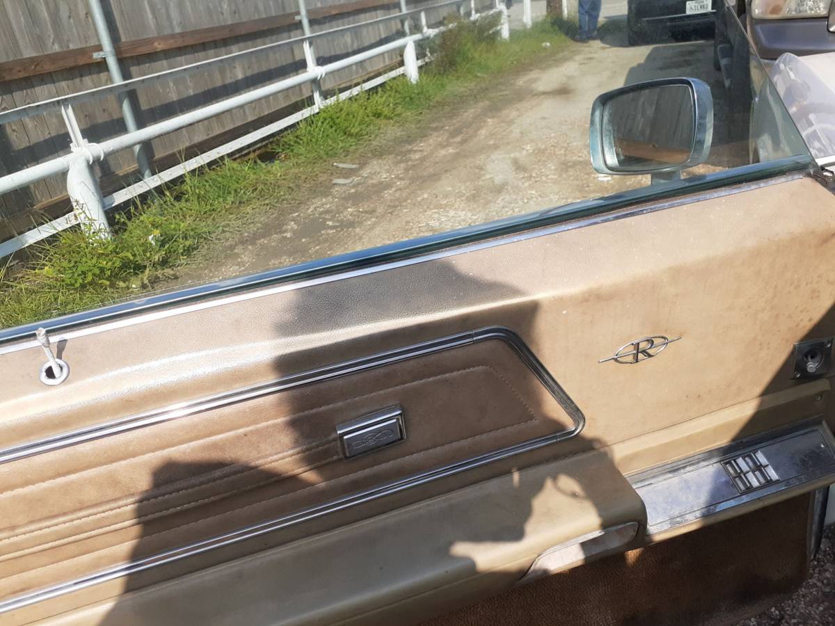 Buick-riviera-1968-white-6