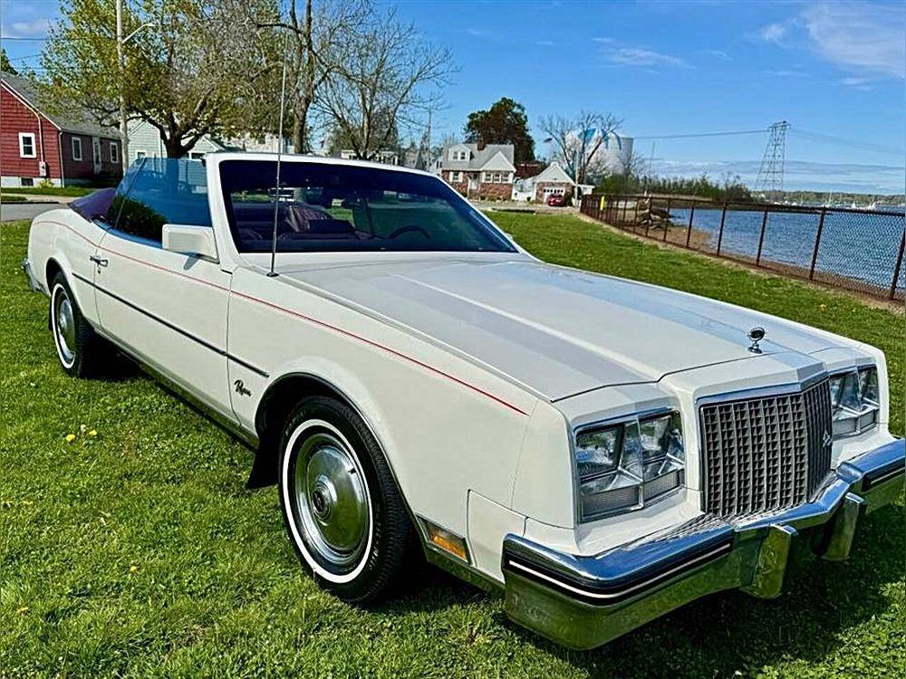 Buick-riviera-1983-white-17