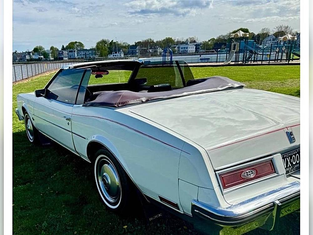 Buick-riviera-1983-white-2