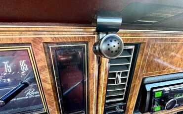 Buick-riviera-1983-white-22