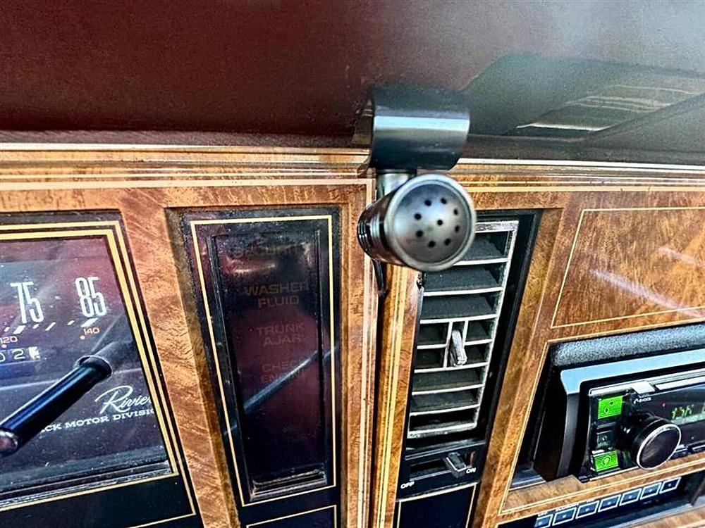 Buick-riviera-1983-white-22