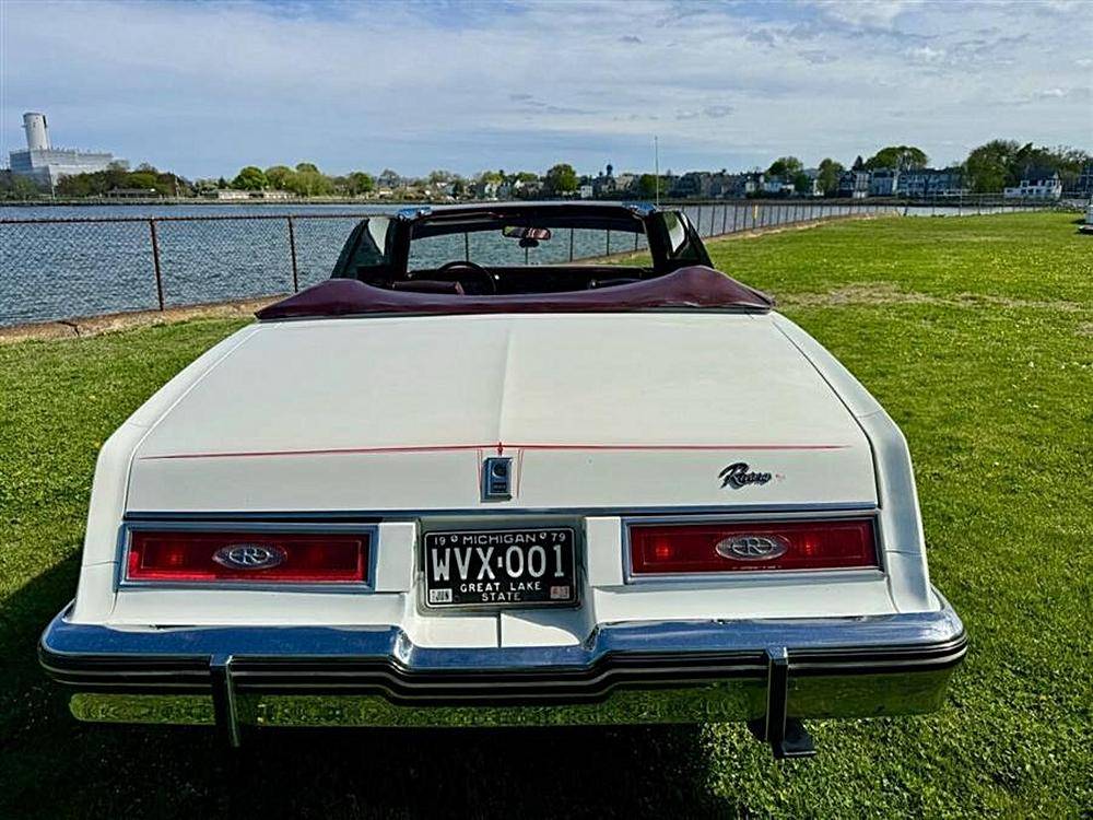Buick-riviera-1983-white-4