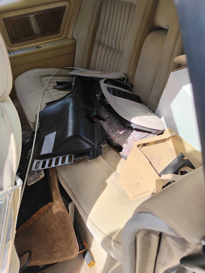 Buick-riviera-1985-6