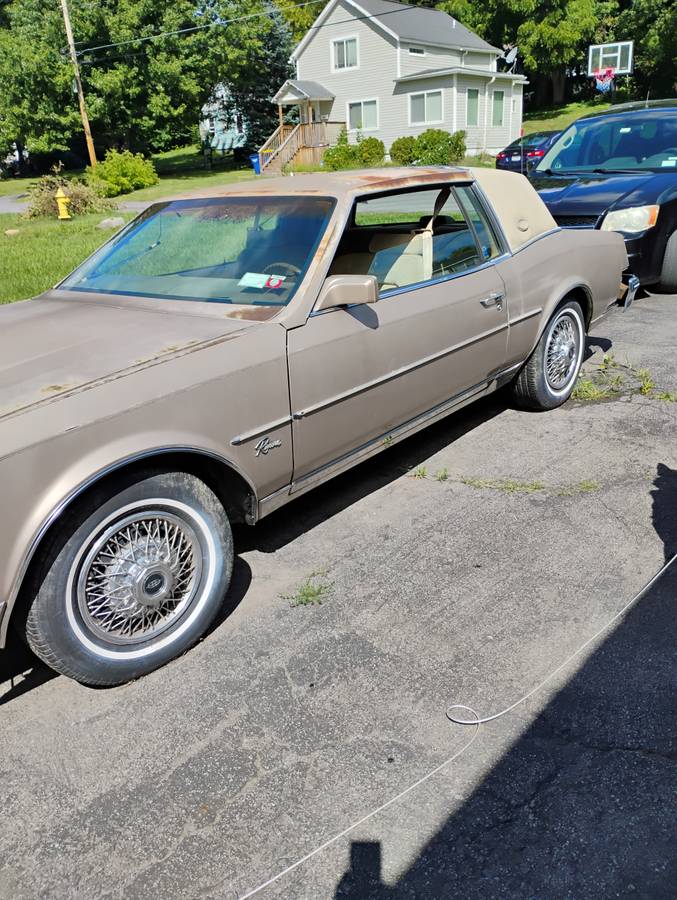 Buick-riviera-1985