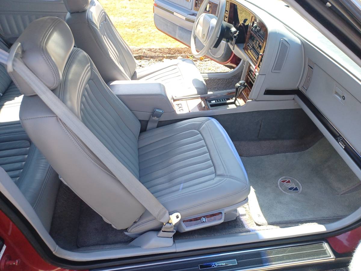 Buick-riviera-1990-red-11