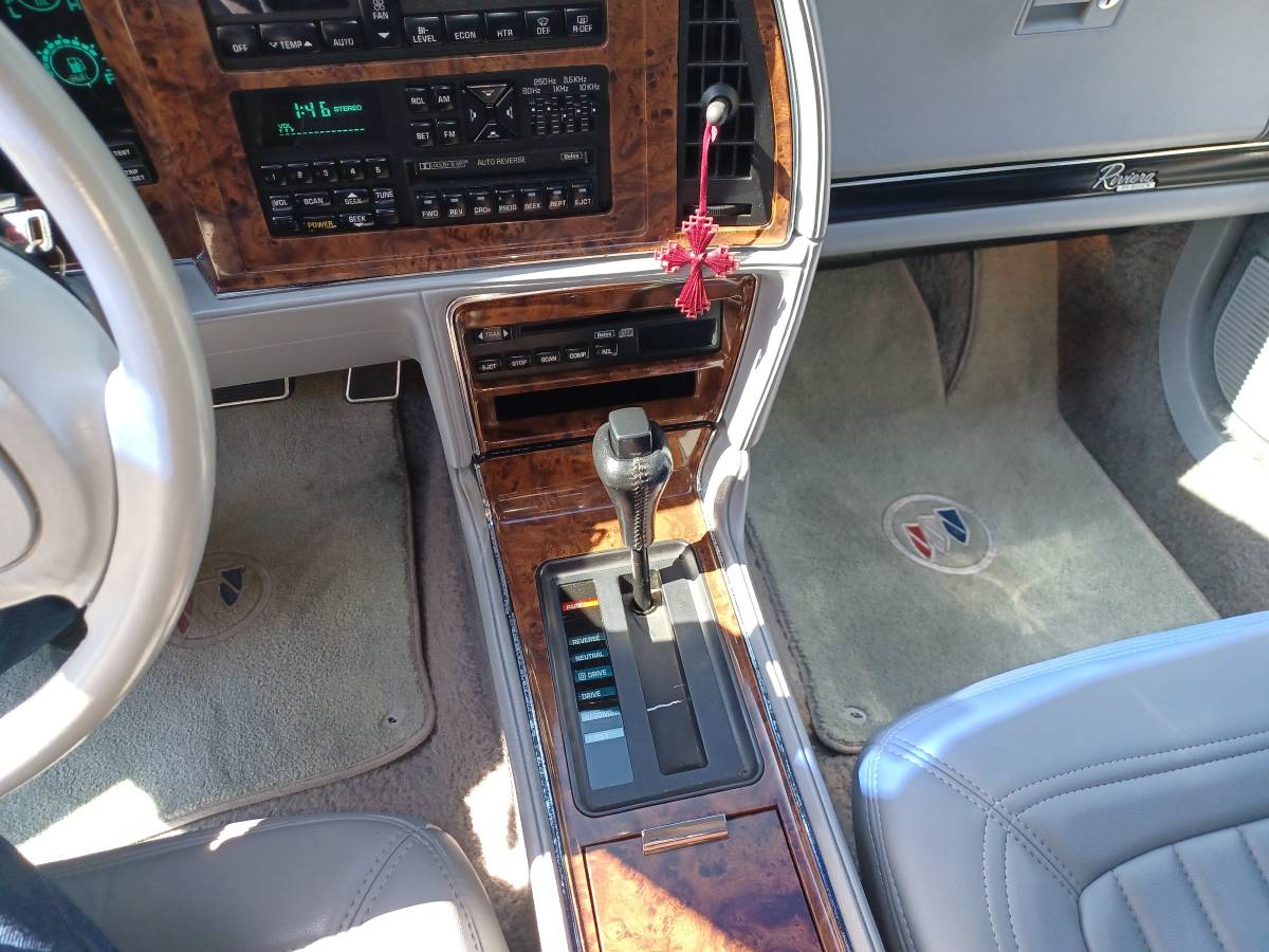 Buick-riviera-1990-red-12