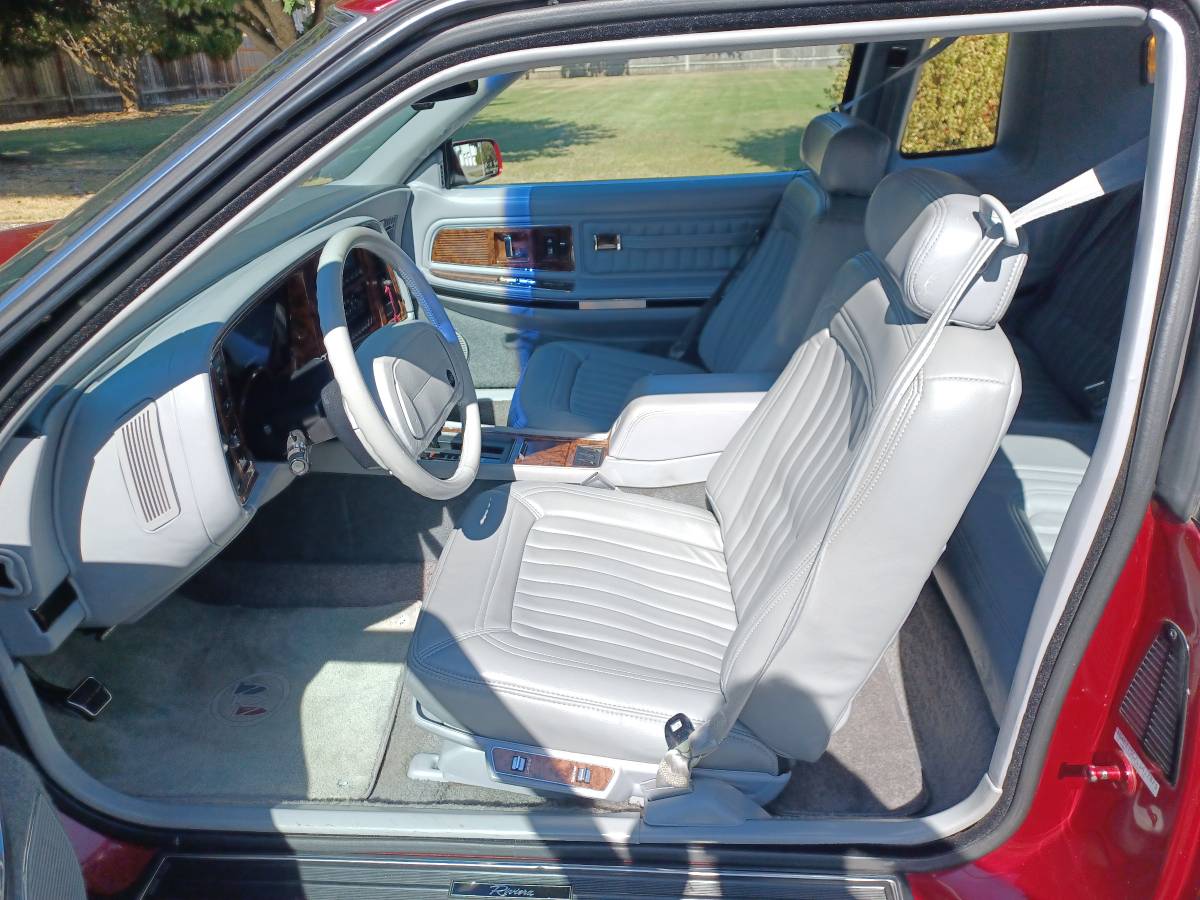 Buick-riviera-1990-red-13