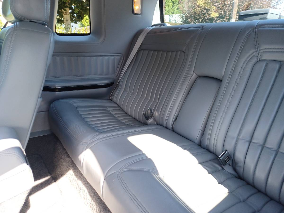 Buick-riviera-1990-red-14