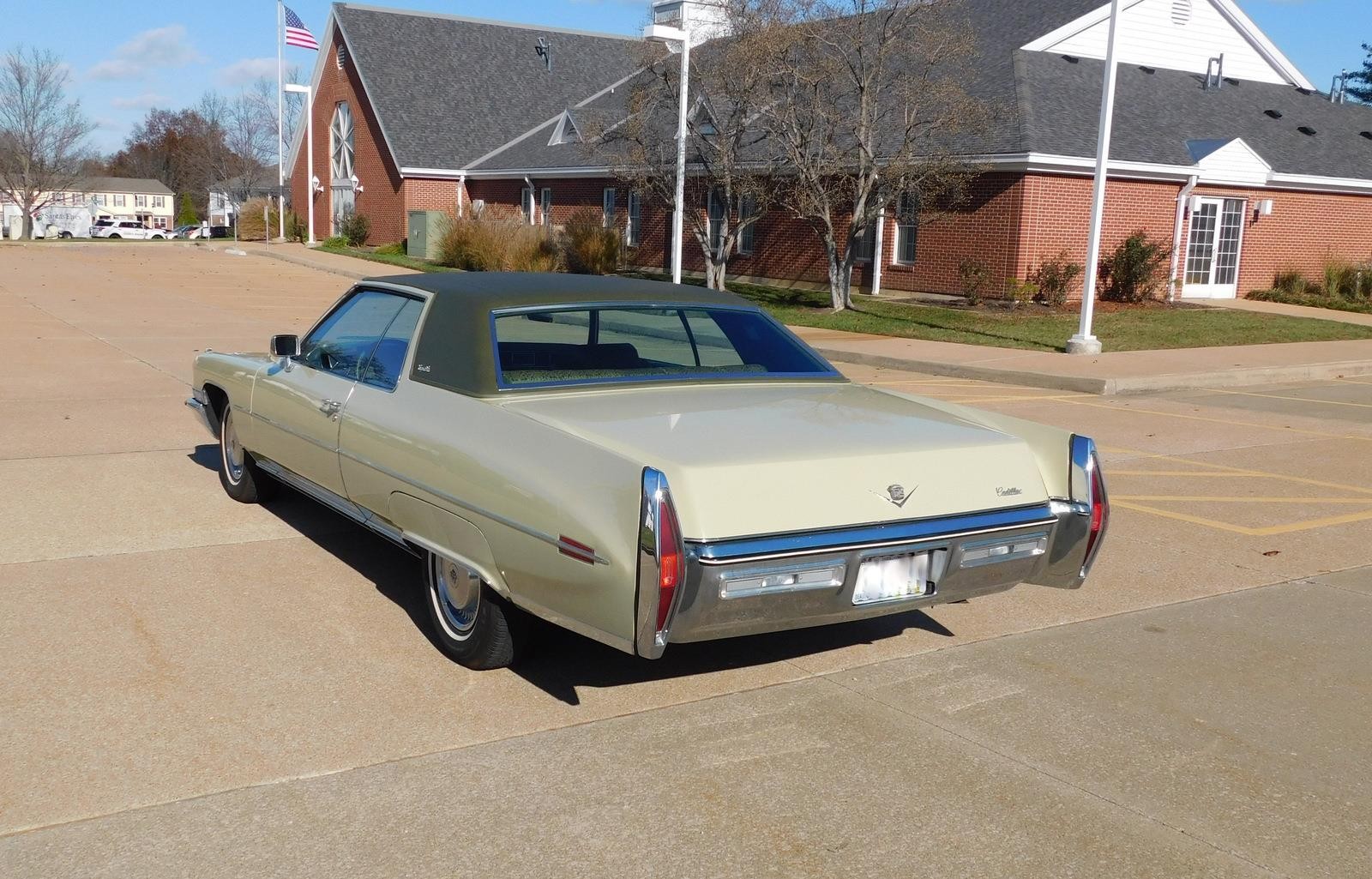 CADIILAC-COUPE-DEVILLE-1972-COUPE-12
