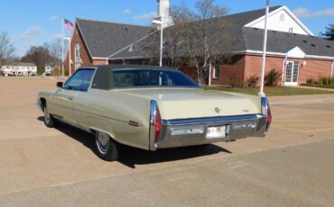 CADIILAC-COUPE-DEVILLE-1972-COUPE-13