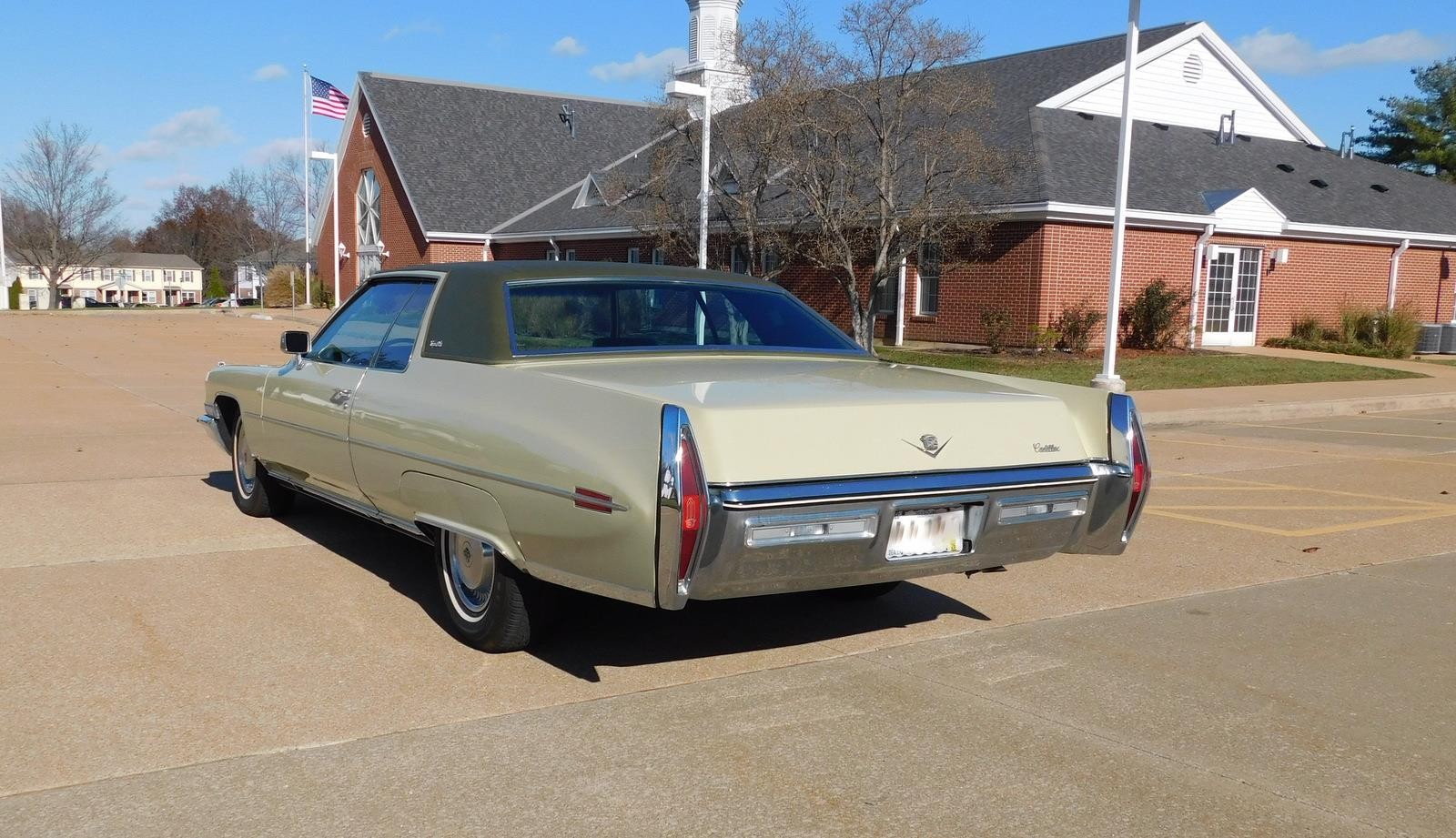 CADIILAC-COUPE-DEVILLE-1972-COUPE-13