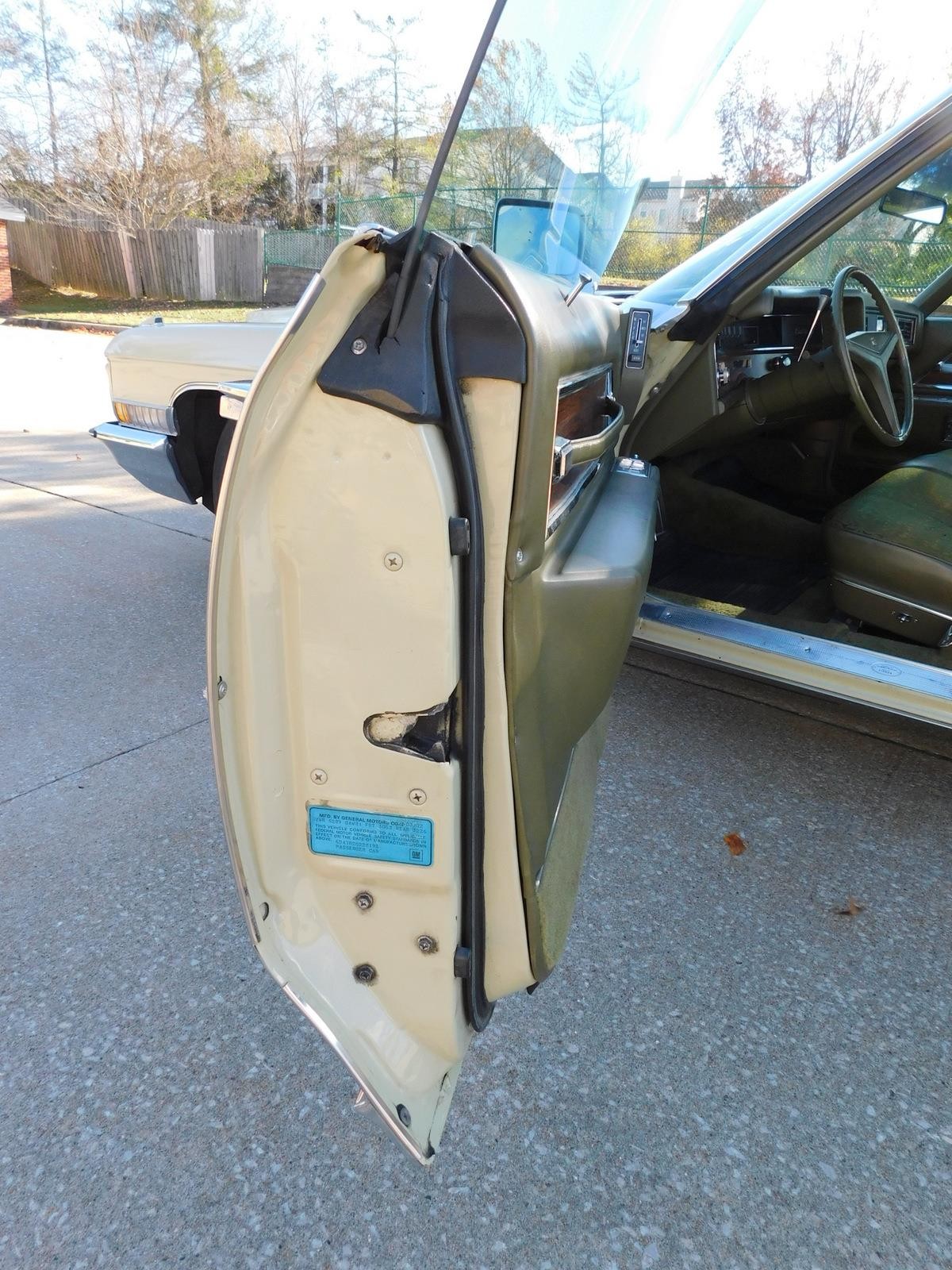 CADIILAC-COUPE-DEVILLE-1972-COUPE-15