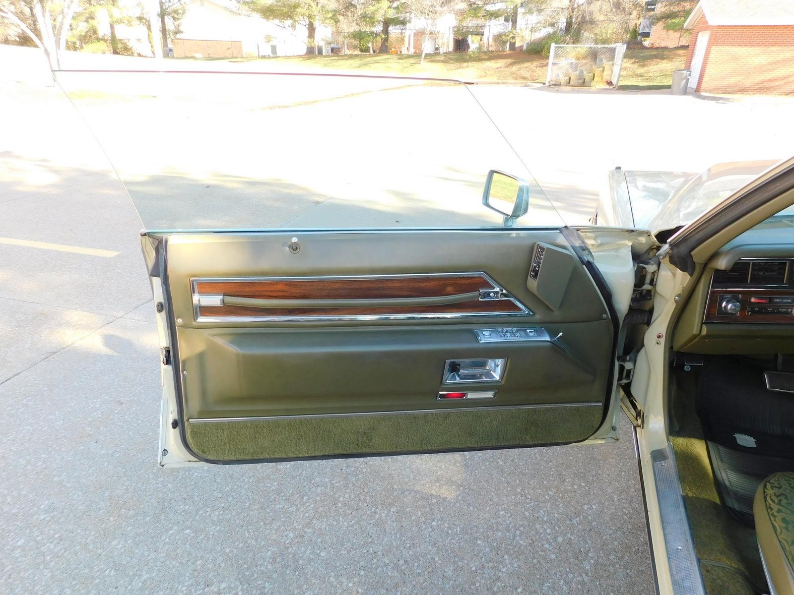 CADIILAC-COUPE-DEVILLE-1972-COUPE-16