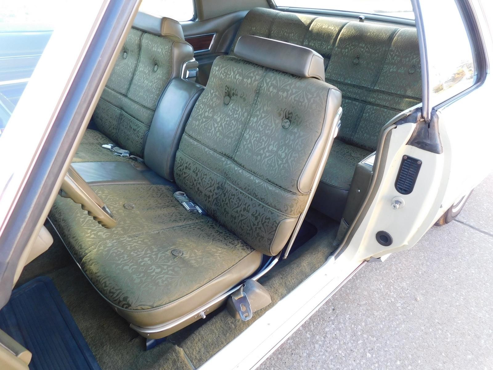 CADIILAC-COUPE-DEVILLE-1972-COUPE-18