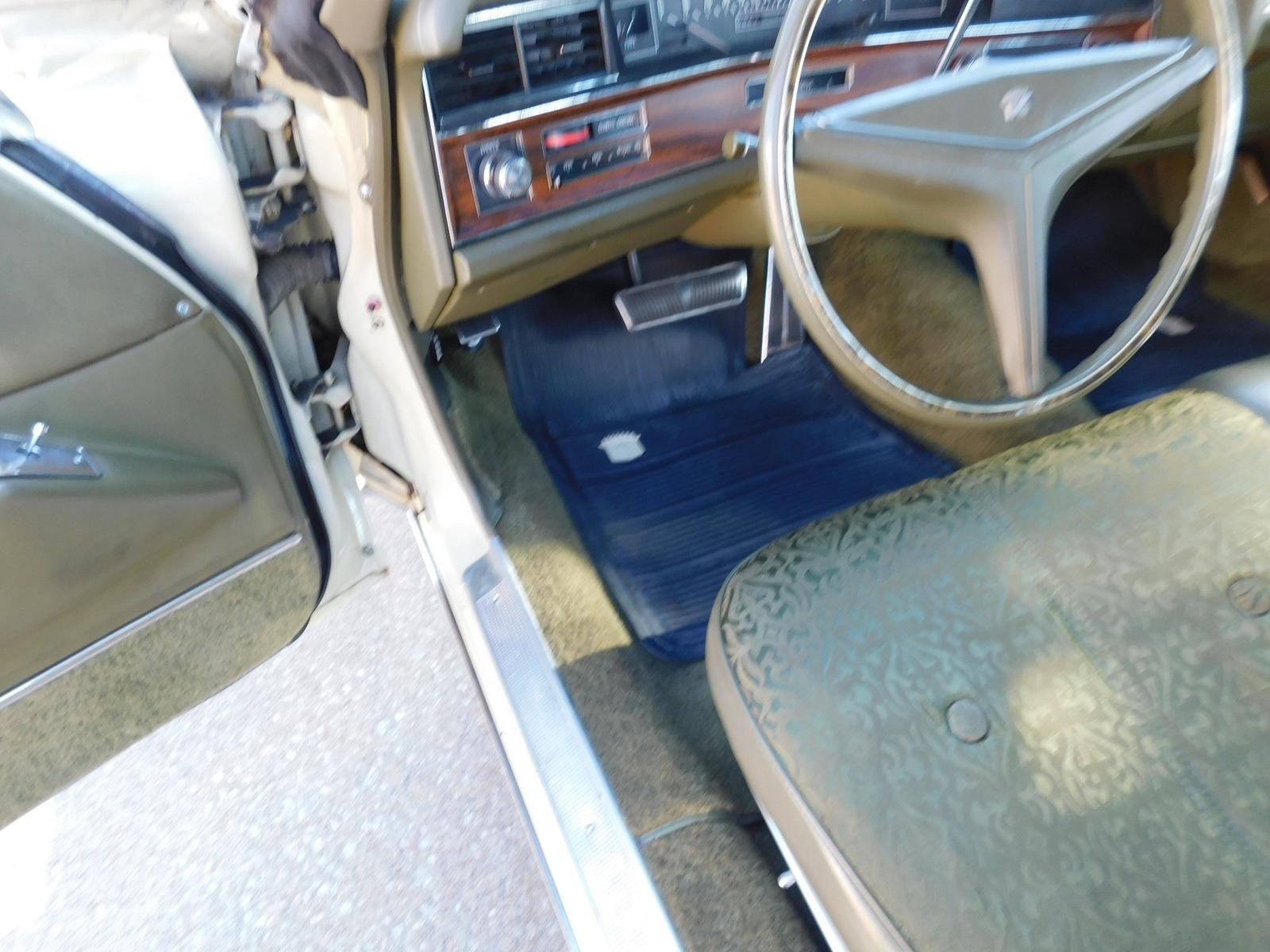 CADIILAC-COUPE-DEVILLE-1972-COUPE-21