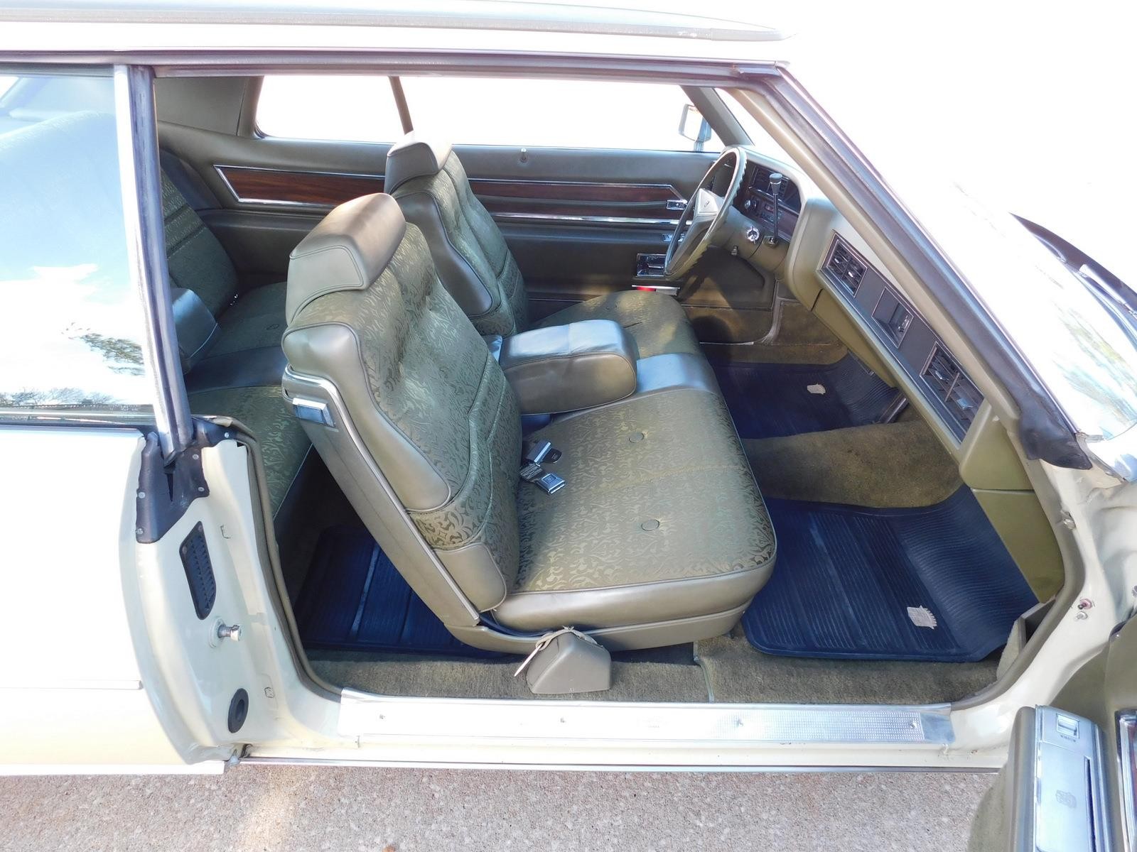 CADIILAC-COUPE-DEVILLE-1972-COUPE-34