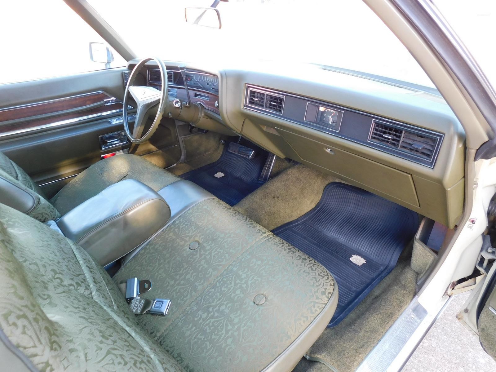 CADIILAC-COUPE-DEVILLE-1972-COUPE-35