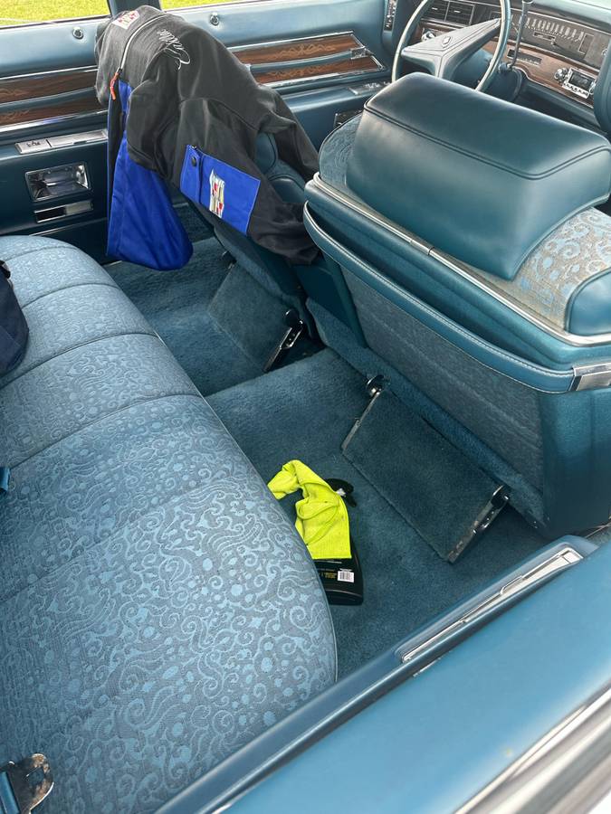 Caddilac-fleetwood-1972-blue-12