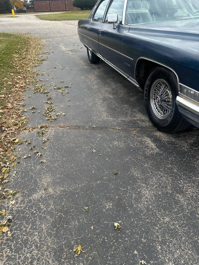 Caddilac-fleetwood-1972-blue-2