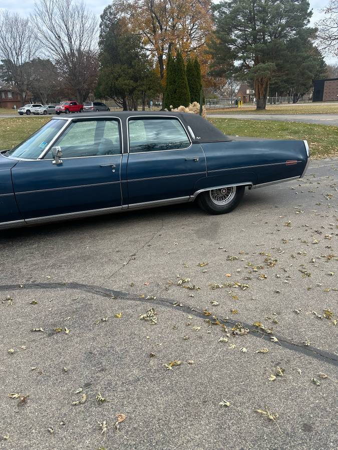 Caddilac-fleetwood-1972-blue-9