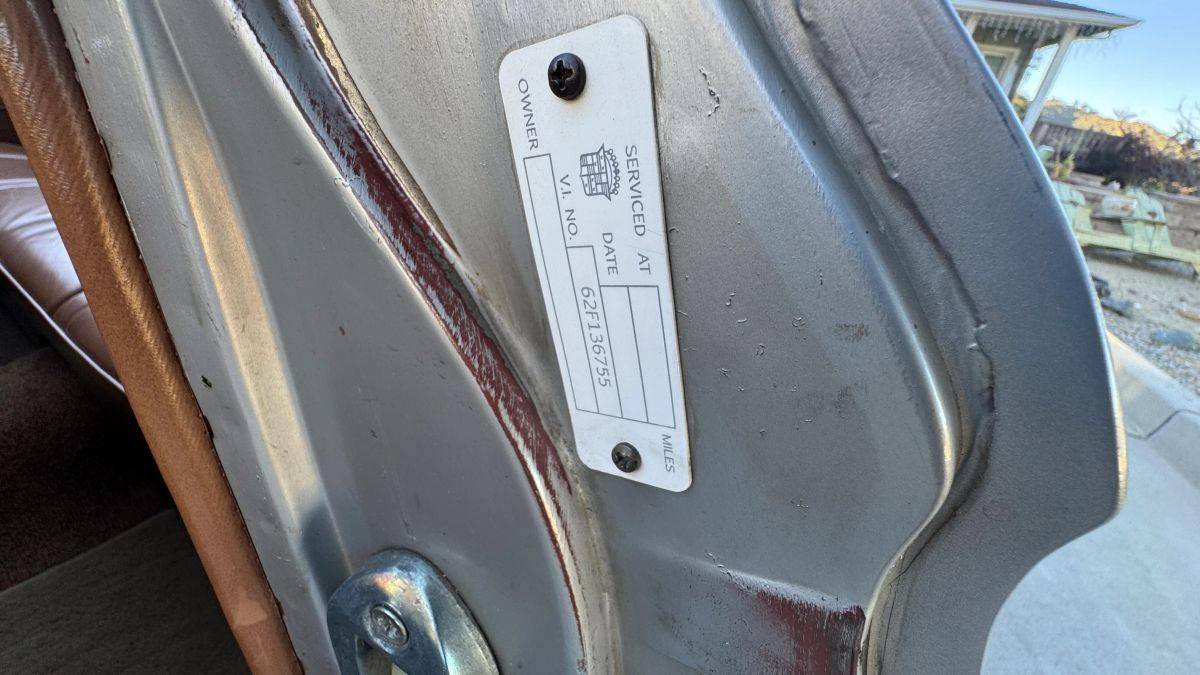 Caddillac-coupe-deville-convertible-1962-silver-11