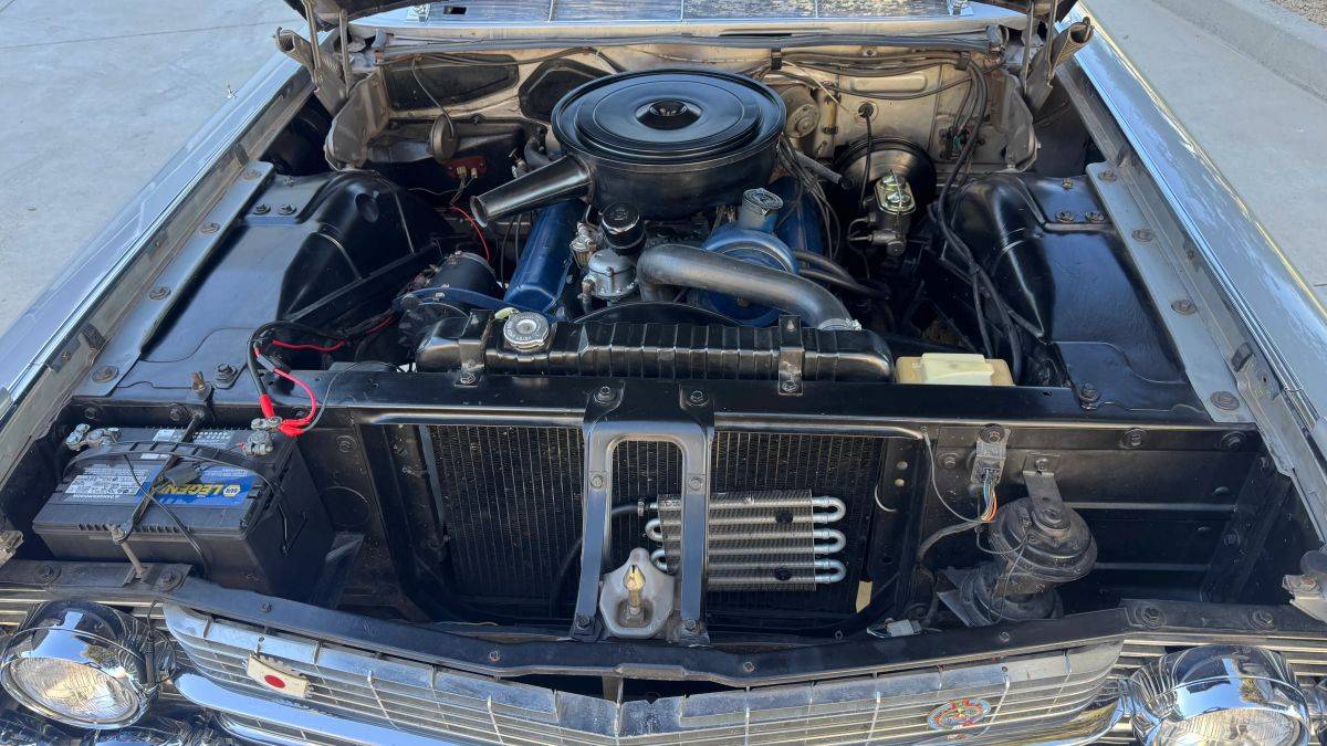 Caddillac-coupe-deville-convertible-1962-silver-13