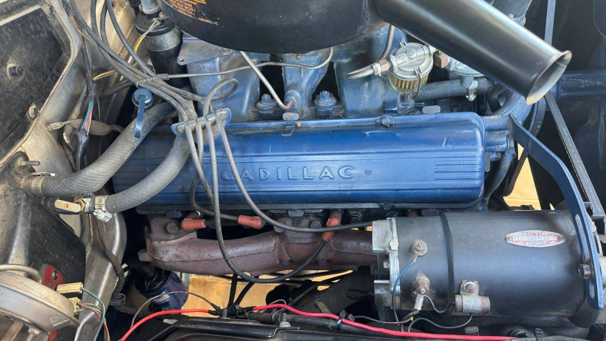 Caddillac-coupe-deville-convertible-1962-silver-14