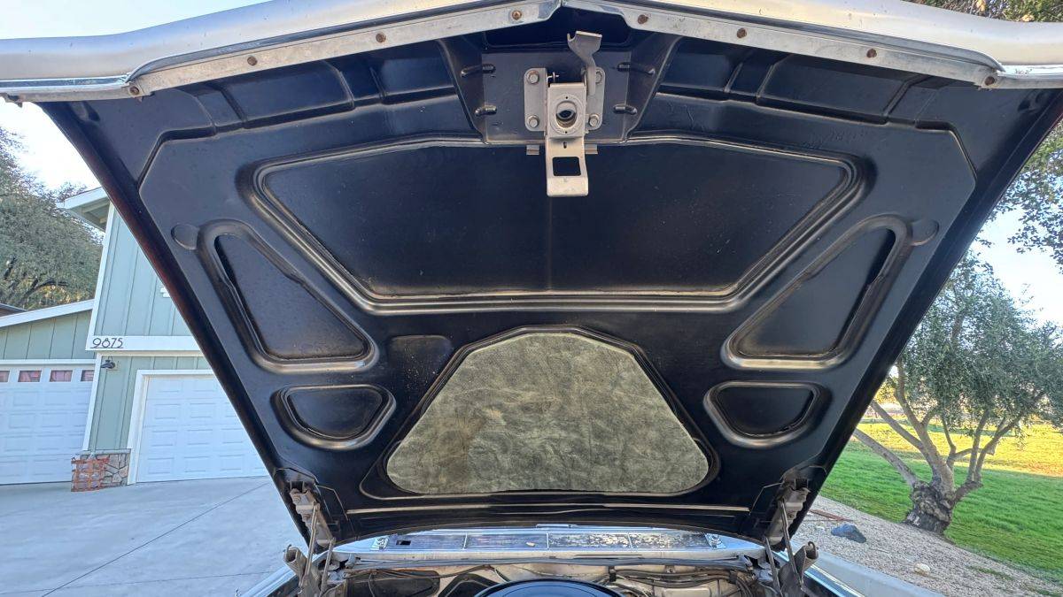 Caddillac-coupe-deville-convertible-1962-silver-16