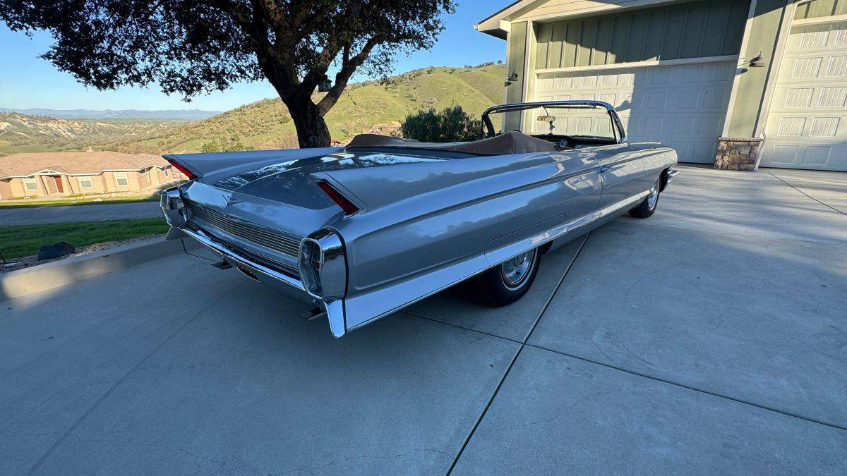 Caddillac-coupe-deville-convertible-1962-silver-17