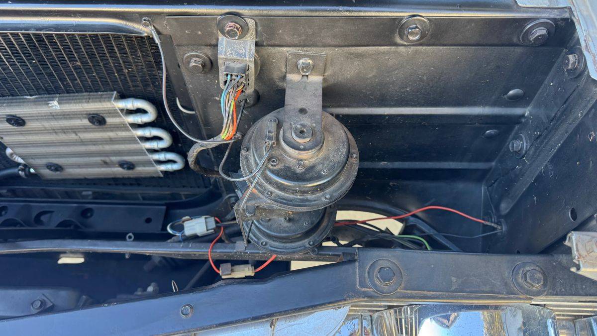 Caddillac-coupe-deville-convertible-1962-silver-18