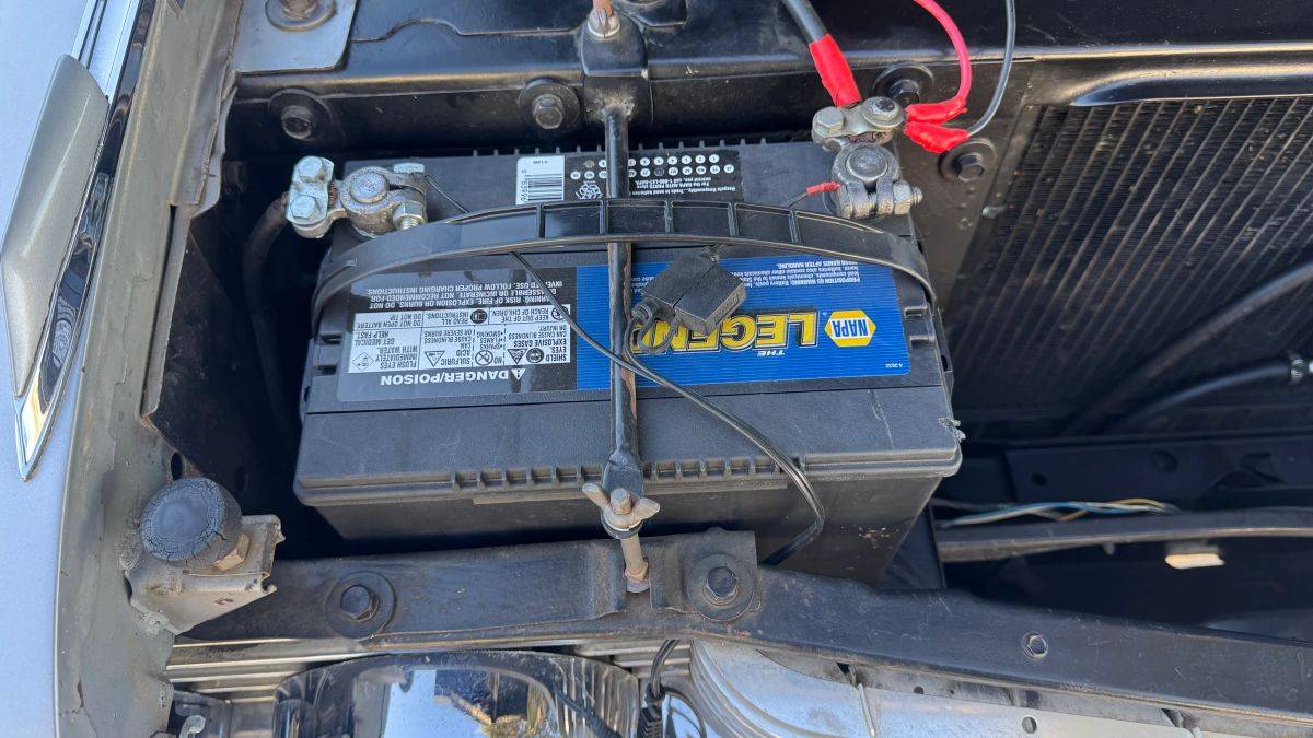 Caddillac-coupe-deville-convertible-1962-silver-20