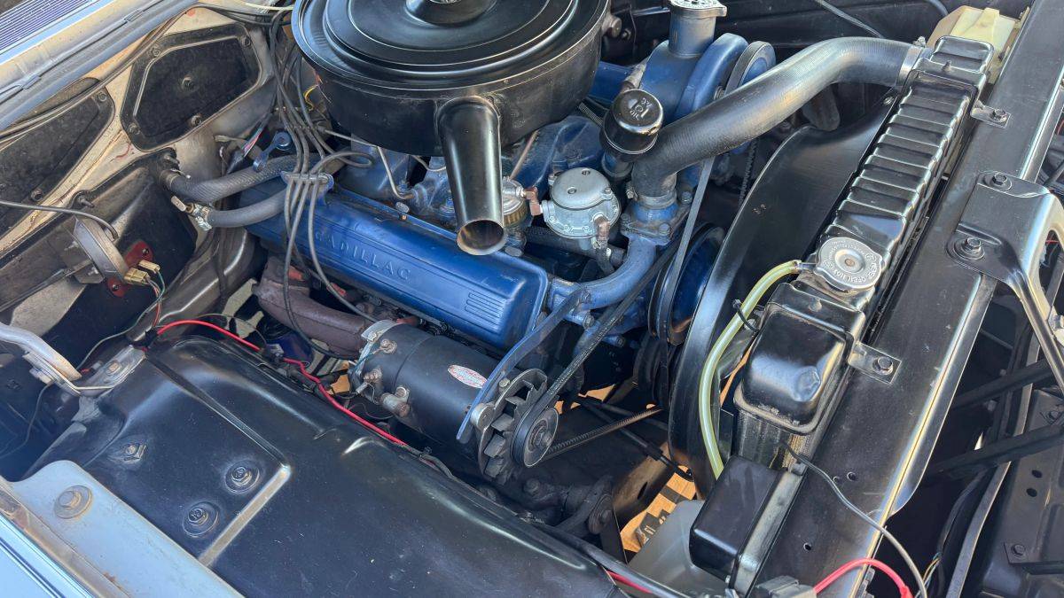 Caddillac-coupe-deville-convertible-1962-silver-21