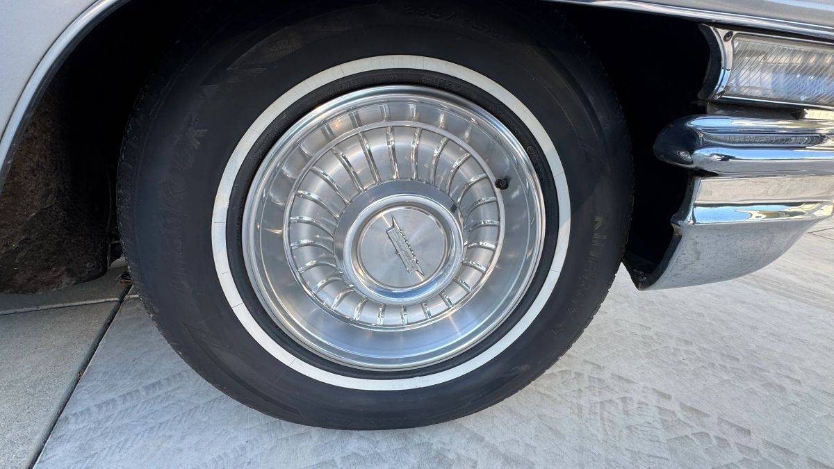 Caddillac-coupe-deville-convertible-1962-silver-3