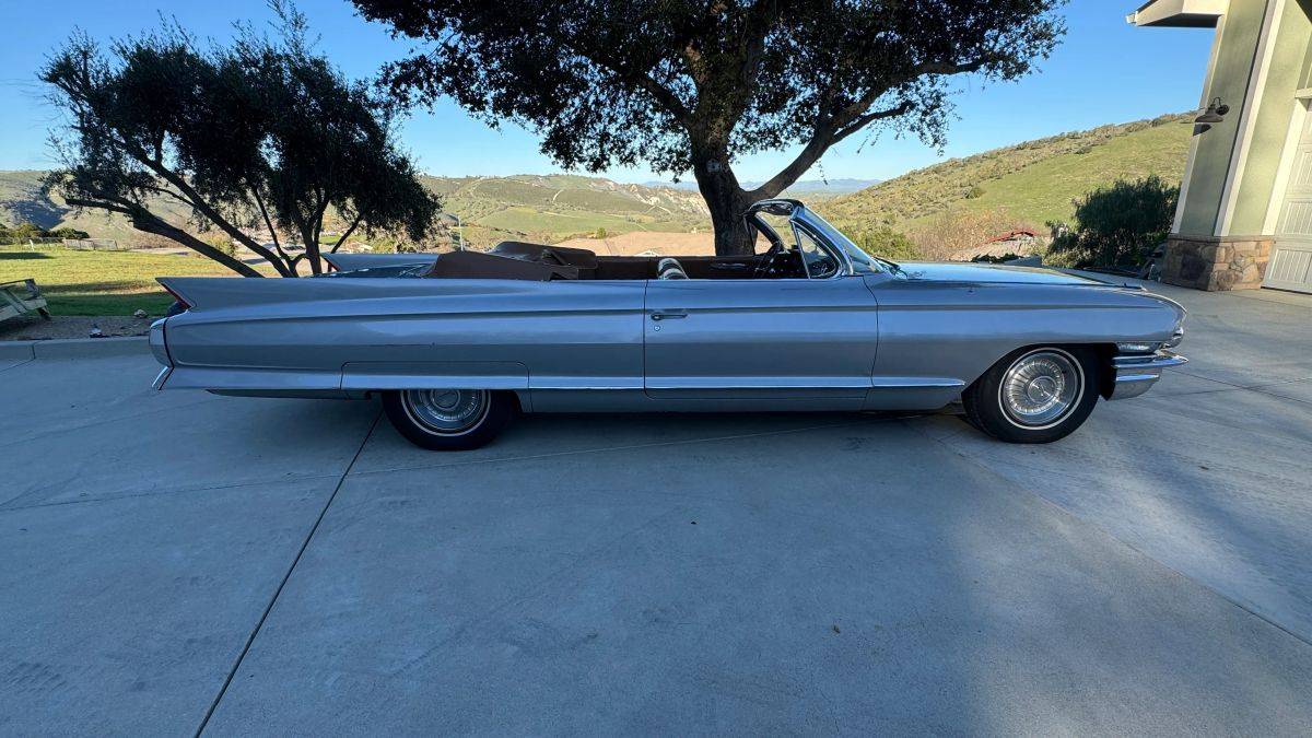 Caddillac-coupe-deville-convertible-1962-silver-5