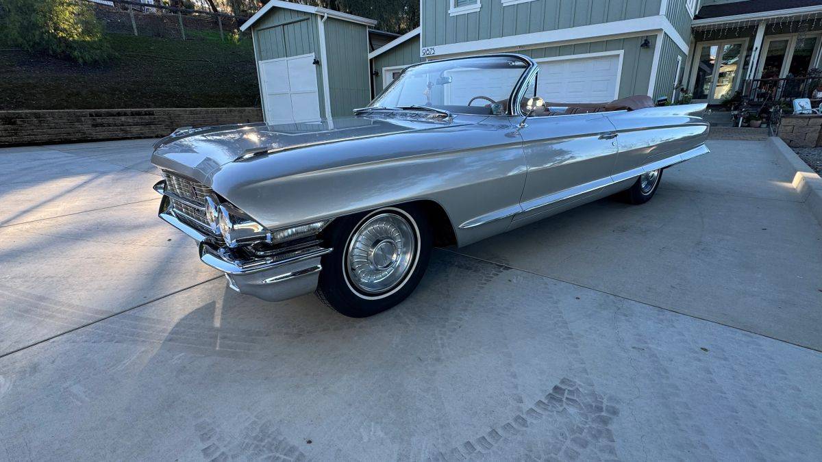 Caddillac-coupe-deville-convertible-1962-silver-6