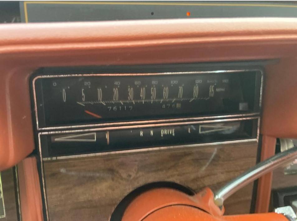 Cadillac-1977-custom-4