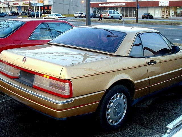 Cadillac-Allante-1987-Two-Tops-Hard-And-Soft-5