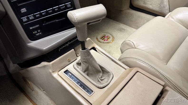 Cadillac-Allante-1993-Convertible-17