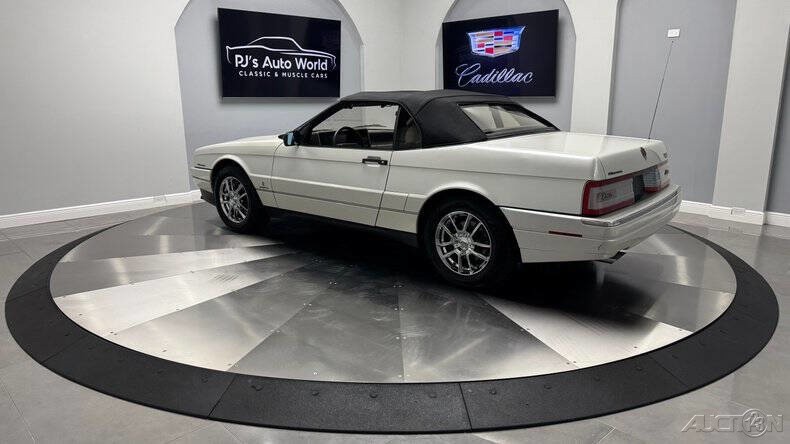 Cadillac-Allante-1993-Convertible-3
