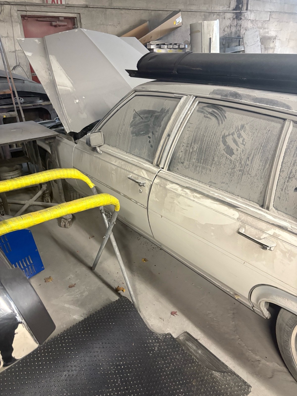 Cadillac-Brougham-1989-1