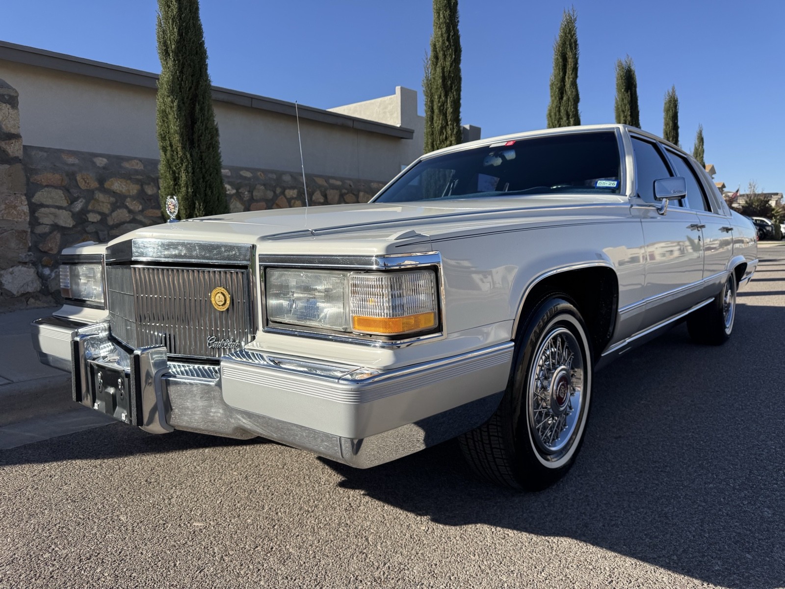 Cadillac-Brougham-1991-Sedan-1