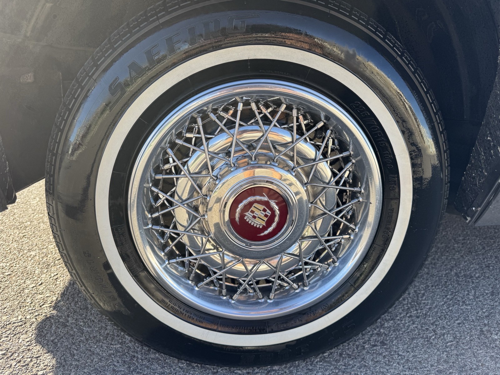 Cadillac-Brougham-1991-Sedan-13